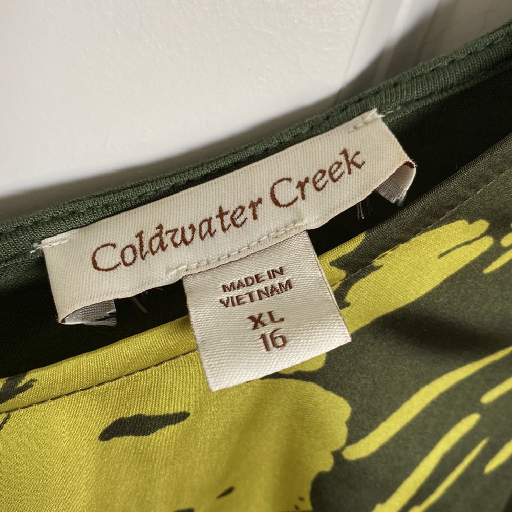 Tunic Style Top With Buttons Down The Back - image 4